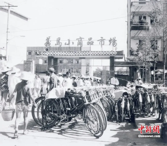 1984年义乌第二代市场(新马路市场)。义乌市委宣传部供图 1984年义乌第二代市场(新马路市场)。义乌市委宣传部供图