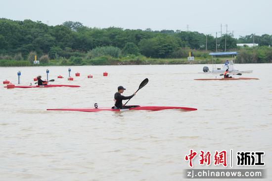 近日,浙江省第十二届残疾人运动会的首个竞赛项目——皮划艇比赛现场。詹慊倩 摄 近日,浙江省第十二届残疾人运动会的首个竞赛项目——皮划艇比赛现场。詹慊倩 摄