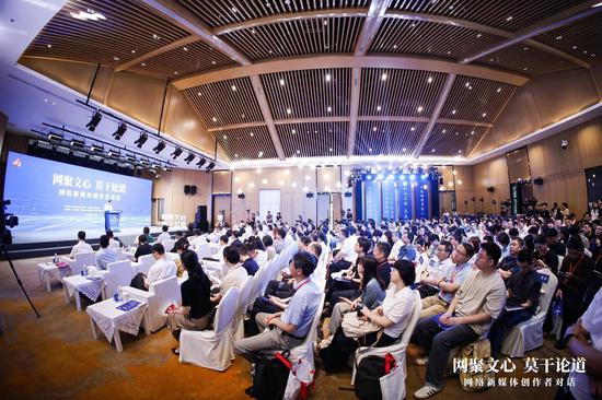 各位领导、各位来宾,读者和媒体朋友们: 各位领导、各位来宾,读者和媒体朋友们: