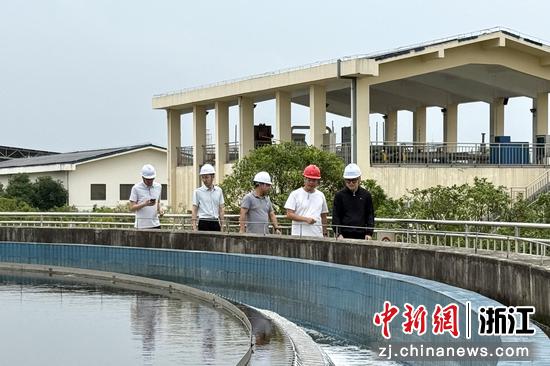 近日，嵊州市水务投资发展集团有限公司调研组赴永康市钱江水务集团有限公司考察。章嘉瑜&nbsp;摄