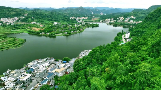 从“打卡式旅游”到“沉浸式旅居”，到凉都买房避暑正成为越来越多人的选择。