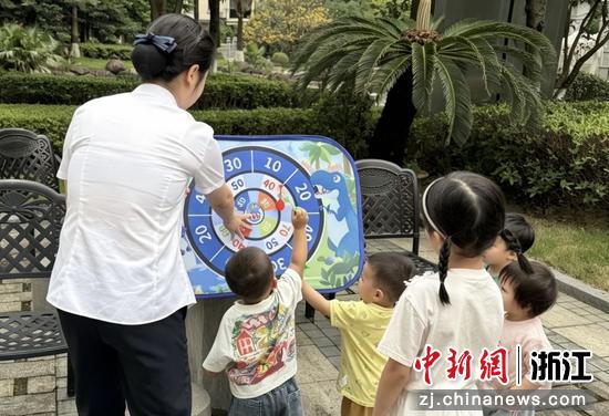 近日，温州银行各支行开展“六一”儿童节主题活动。李丽&nbsp;供图