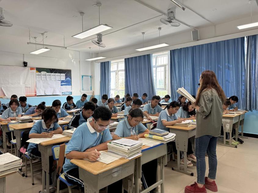 疏附县高三学子：以奋斗之名，赴青春之约
