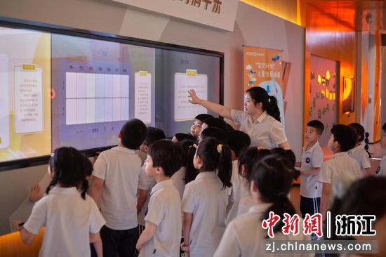 近日，温州银行各支行开展“六一”儿童节主题活动。李丽&nbsp;供图
