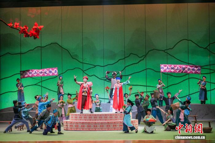 大型歌舞剧《那山·那水·那天琴》在广西南宁上演