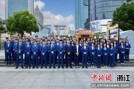 王利忠倾心打造的专业化寿险营销团队。浙江国寿&nbsp;供图