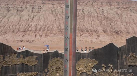 6月2日15时，火焰山景区“金箍棒”温度计实时显示地表温度高达65℃。许艳宏 摄