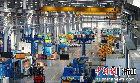 近日，宁波东方电缆生产车间。中国联通宁波分公司供图