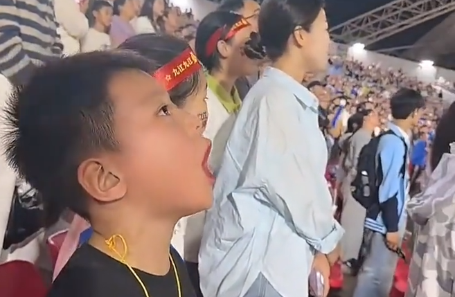 唱响国歌，这是中国孩子刻在骨子里的爱国情怀