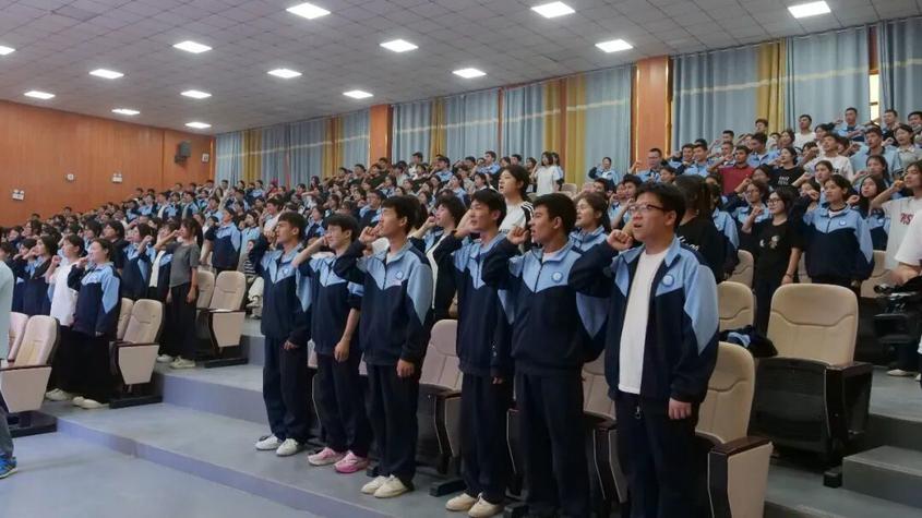 执笔为刃 决战巅峰！叶城县第二中学举行2026届高三高考出征仪式