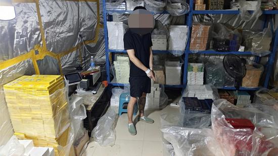 图为案件现场。范伟伟 摄 图为案件现场。范伟伟 摄