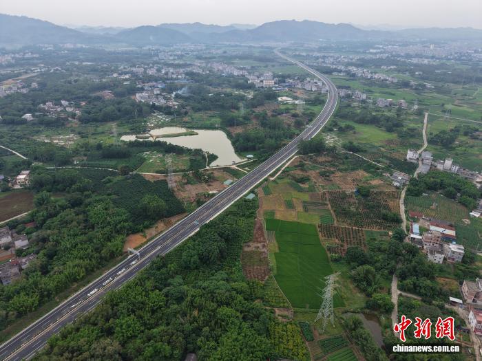 桂东南再添新动脉 广西平容高速建成通车