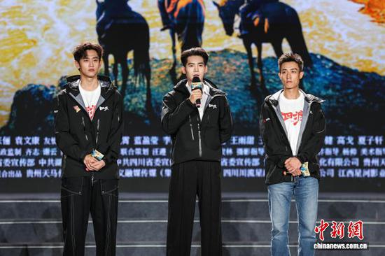图为演员王天辰、于适、谷嘉诚(从左至右)在分享。中新社记者 瞿宏伦 摄