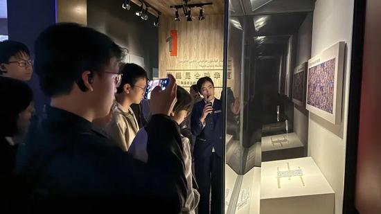 香港师生参观和田博物馆。阿卜力克木·依卜拉依木 摄