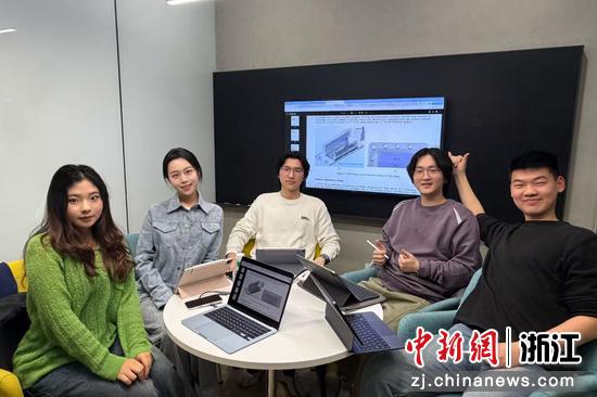 “MicroAero”团队合影。&nbsp;（主办方供图）