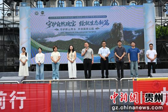 向学军 摄