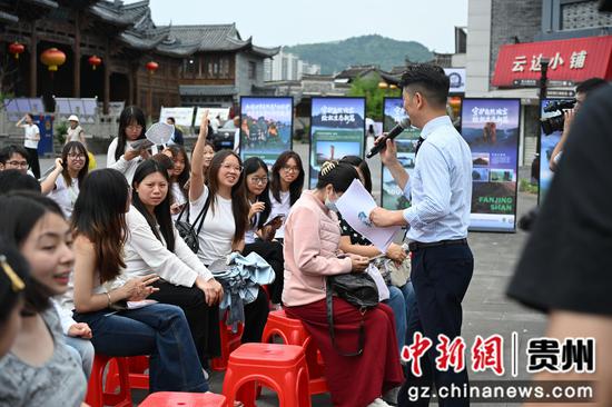 向学军 摄