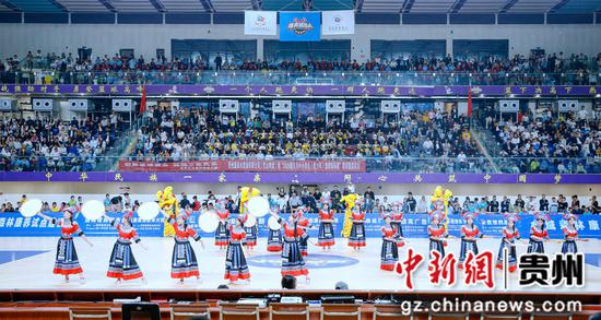 6月12日，遵义市中小学生（青少年）篮球锦标赛开幕式文艺表演。