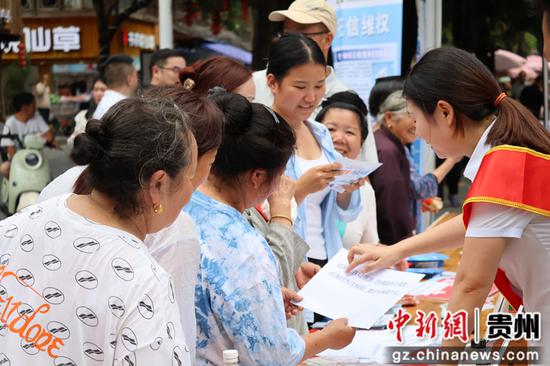 6月12日，贵州省2026年“6·14信用记录关爱日”征信知识进“双村”宣传活动肇兴侗寨主会场。记者 刘美伶 摄
