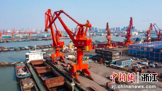 浙商中拓在江阴运营的物流园码头。浙商中拓&nbsp;供图