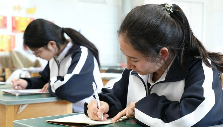 一对笔友跨越时光 看一颗民族团结的种子如何生长