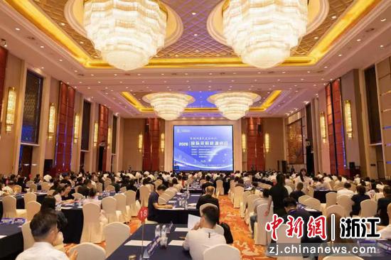 近60名国际采购商、国际承包商，与湖州120余家重点外贸企业洽谈合作。主办方&nbsp;供图