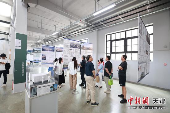 图为展览现场。(天津城建大学供图) 图为展览现场。(天津城建大学供图)