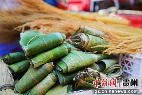 剑河市场售卖的新鲜粽叶