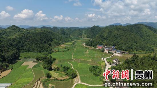 岑巩县客楼镇安山村一角。何小雨 摄