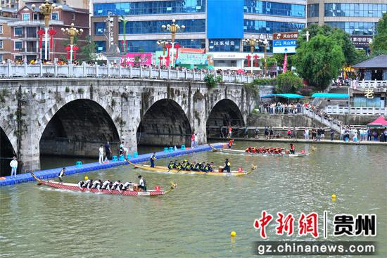 贵州省第十二届运动会龙舟赛、独竹漂比赛在惠水开赛