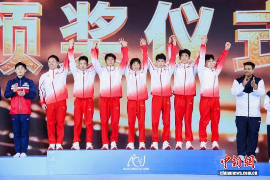 6月19日晚，中国体操青年队夺得团体冠军。赛事方供图