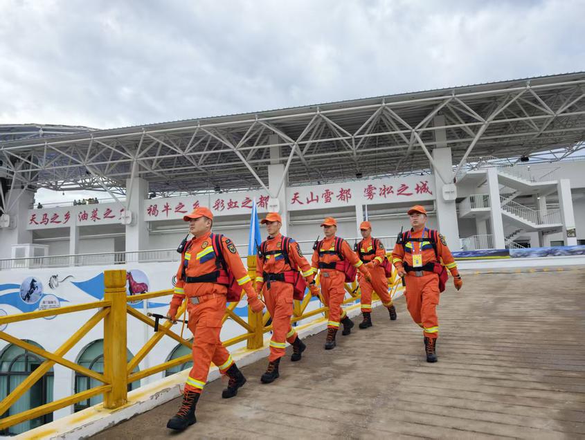 昭苏县消防救援大队圆满完成2026伊犁天马文化旅游节开幕式护航工作