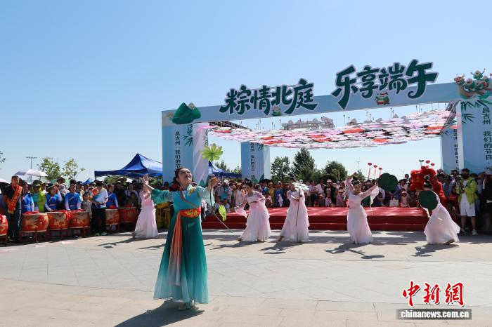 新疆昌吉：龙舟竞渡庆端午