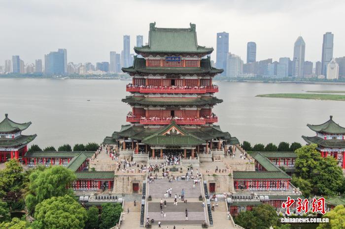 江西滕王阁推出背诵古文挑战活动：“通关”三篇经典获“终身免票”