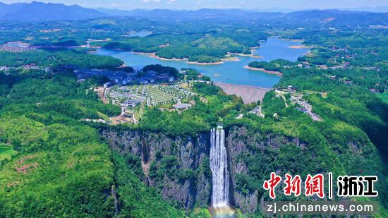 百丈漈一景。（资料图，邢碎汉 摄）