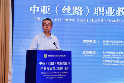 新疆师范高等专科学校（新疆教育学院）党委书记孙红新作开幕致辞e