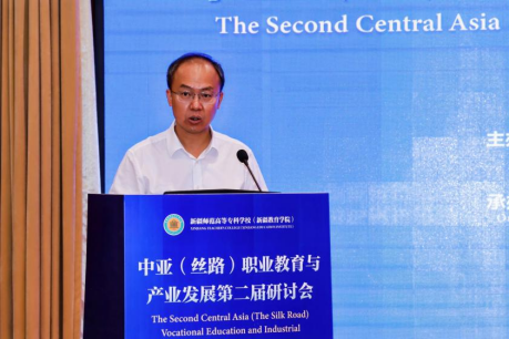 新疆维吾尔自治区教育厅党组成员、副厅长（援疆）、教育部综合改革司副司长许高勇作开幕致辞e