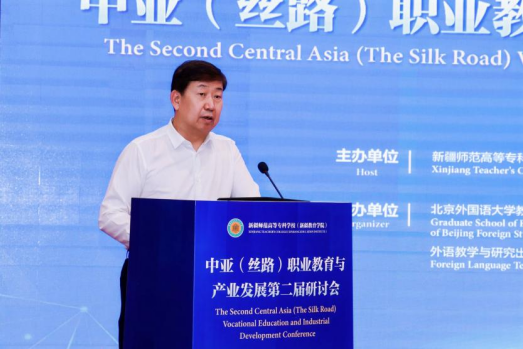 教育部学校规划建设发展中心副主任陈建荣作开幕致辞e
