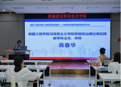 参会教师代表进行交流发言。