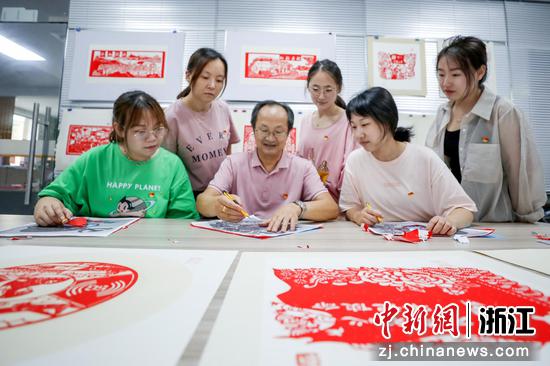 吴兴区湖东街道开展清廉活动进社区活动。吴兴区纪委监委供图