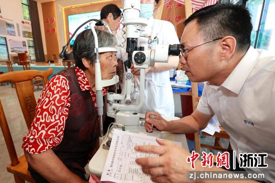 义诊活动现场。煤山镇供图 义诊活动现场。煤山镇供图