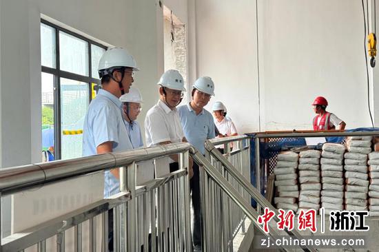 近日,中国水务领导在南山水质提升工程现场调研。章嘉瑜 供图 近日,中国水务领导在南山水质提升工程现场调研。章嘉瑜 供图