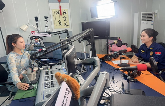 消防宣传员走进融媒体开展专题访谈。3
