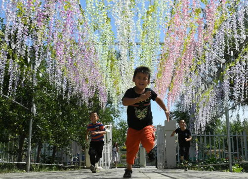 从草原来的一张摇床，成了民族团结教育的最好“教科书”