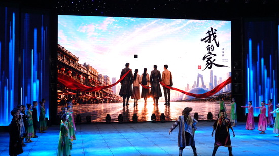 原创音乐剧《我的家》在和田地区融媒体中心演播厅首演。柴旭东 摄