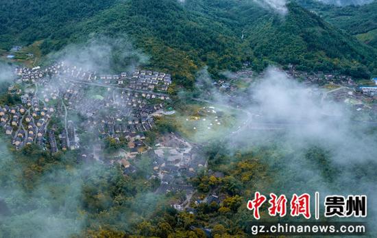 瑶山古寨全景。荔波县融媒体中心供图 瑶山古寨全景。荔波县融媒体中心供图