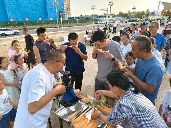“吃瓜擂台赛”让现场参与者收获满满。哈密市委统战部供图
