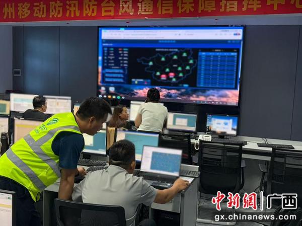 防汛防台指挥中心大屏24小时监测网络动态。张洪溧 摄 防汛防台指挥中心大屏24小时监测网络动态。张洪溧 摄