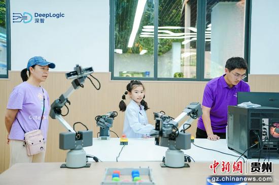 图为活动现场。 图为活动现场。
