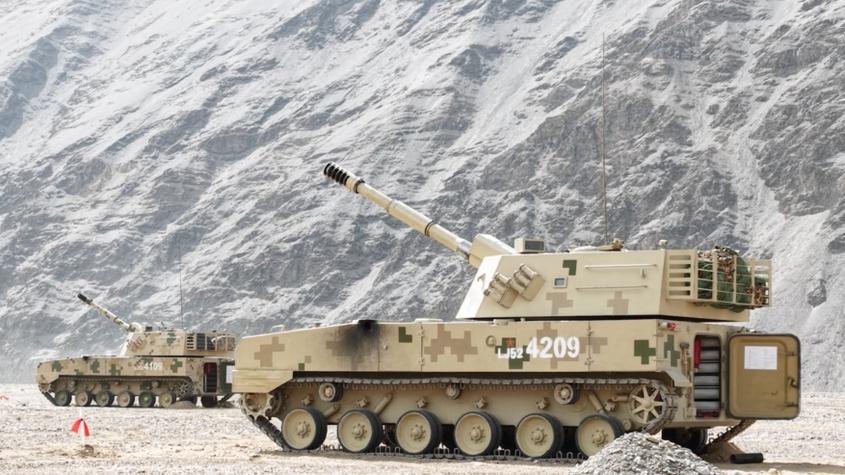 新疆军区某团组织炮兵分队实弹射击考核